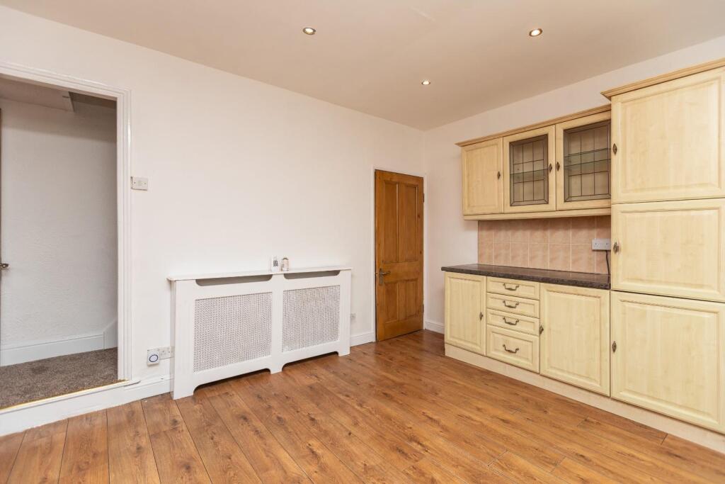 House in Wakefield - View 5