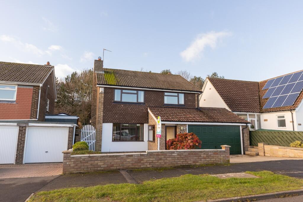 4-bed detached on The Fairway, Saltburn-by-the-Sea, TS12 1NQ, £425,000
