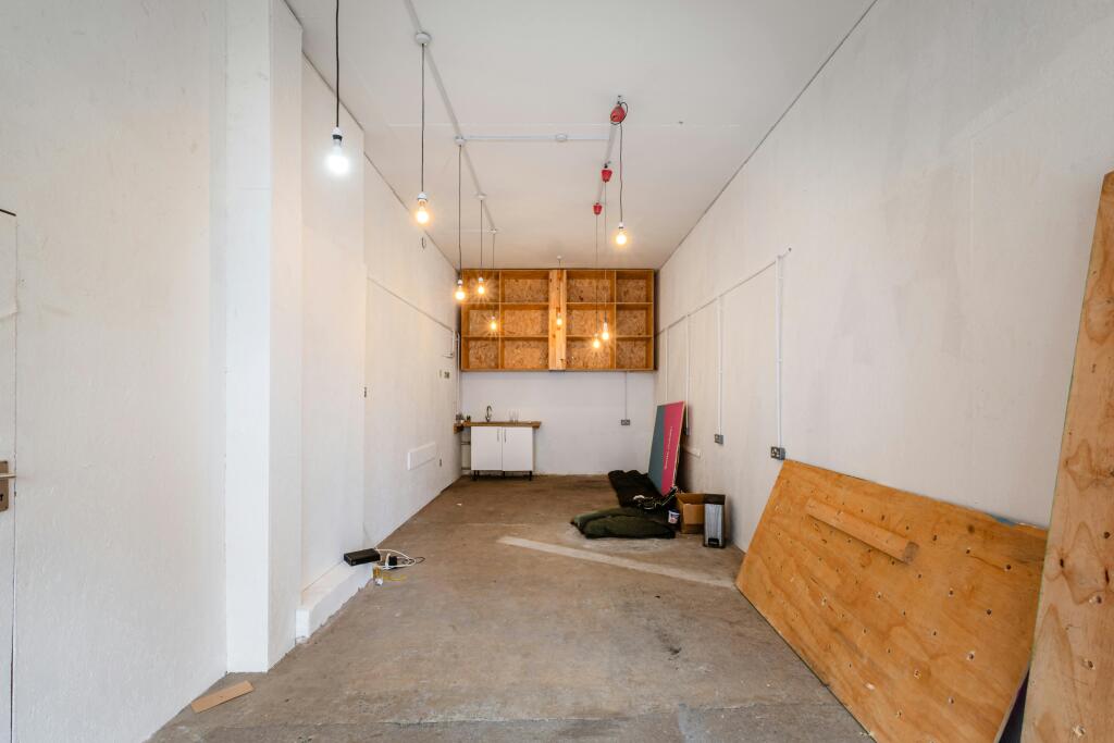 Hoxton St 147 - 2.jpg