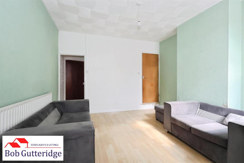 House in Stoke-on-Trent - More
