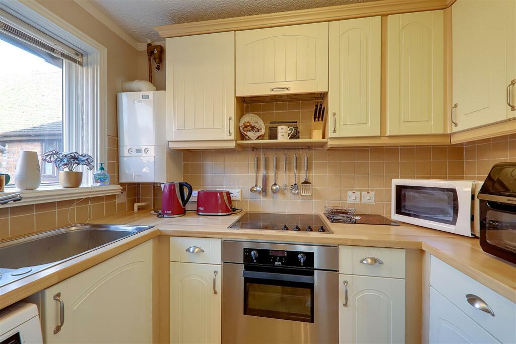 Offington Lane, Worthing photo 4
