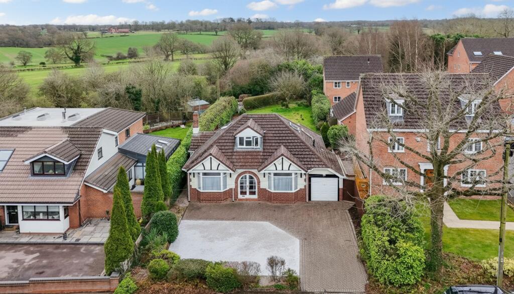 Station Road, Wythall, B47