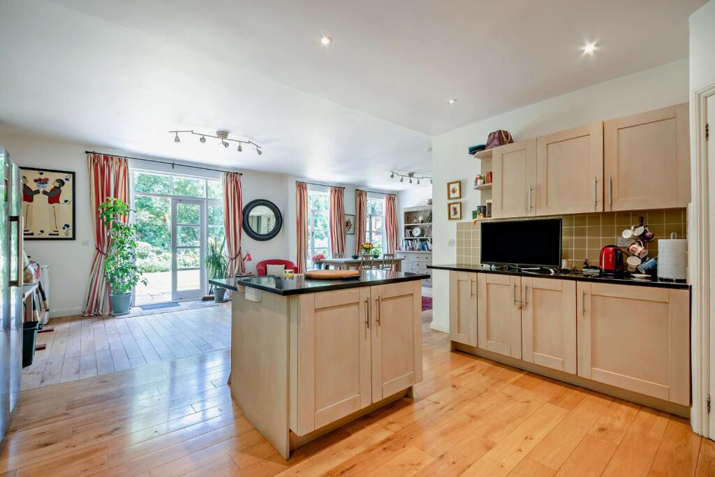 House in Reading - View 4