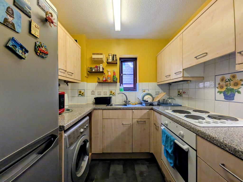 Apartment in Reigate and Banstead, Surrey - View 4