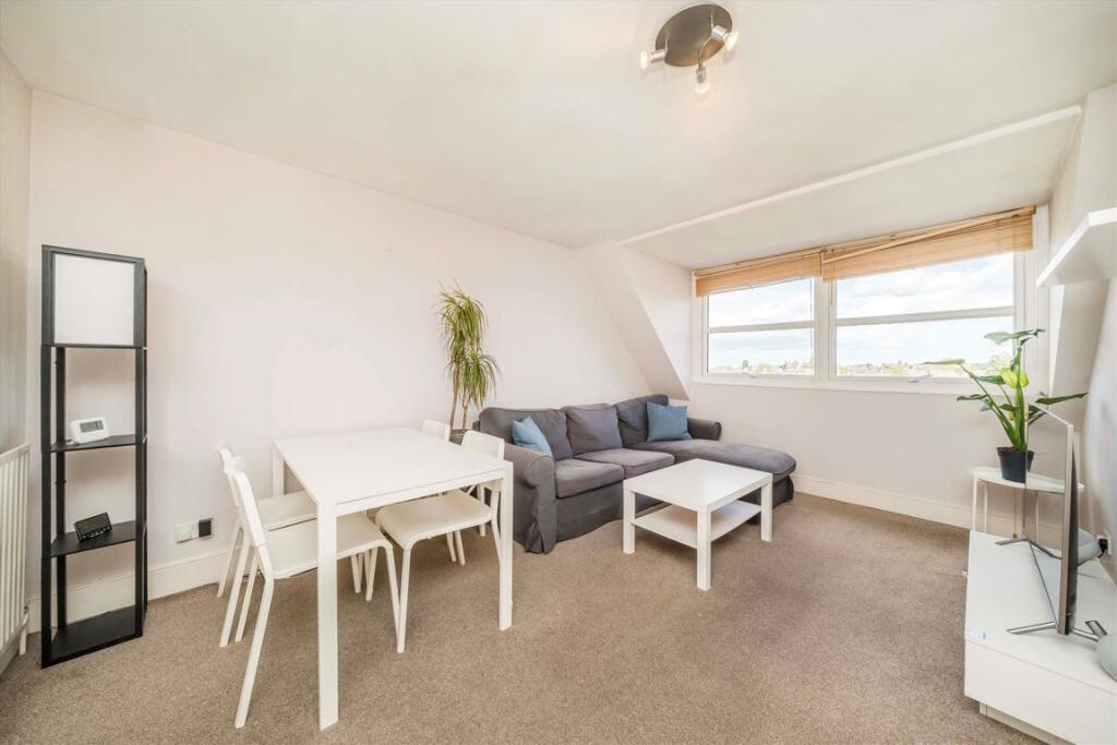 Apartment in Kingston upon Thames - View 2