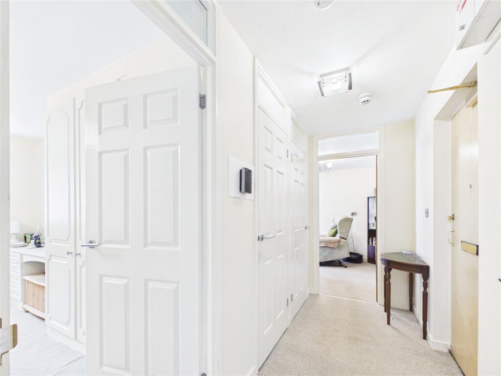 Apartment in Bristol, Oldland - View 5