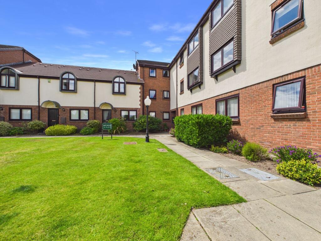 2-bed flat on Alexandra Mews, Ormskirk, L39, £140,000
