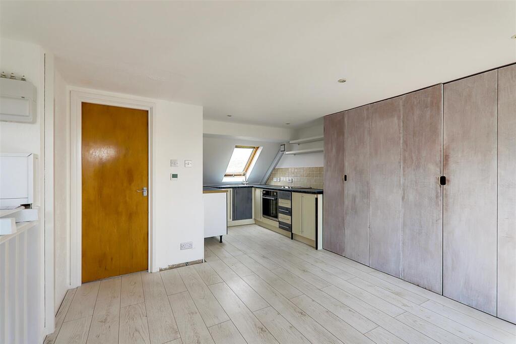 Apartment in Brighton - View 5