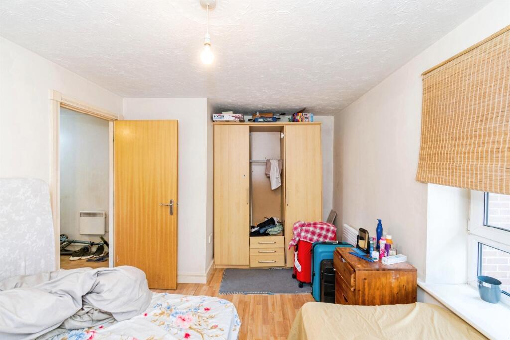 Apartment in Southampton - More