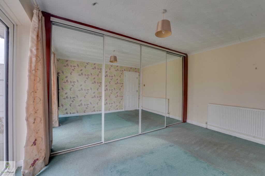 8 Barn Close, Stafford photo 3