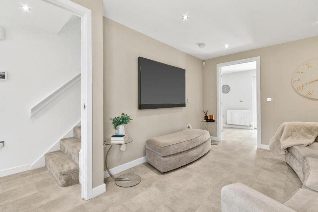 House in Glasgow, Thistlebank, Darnley - View 4