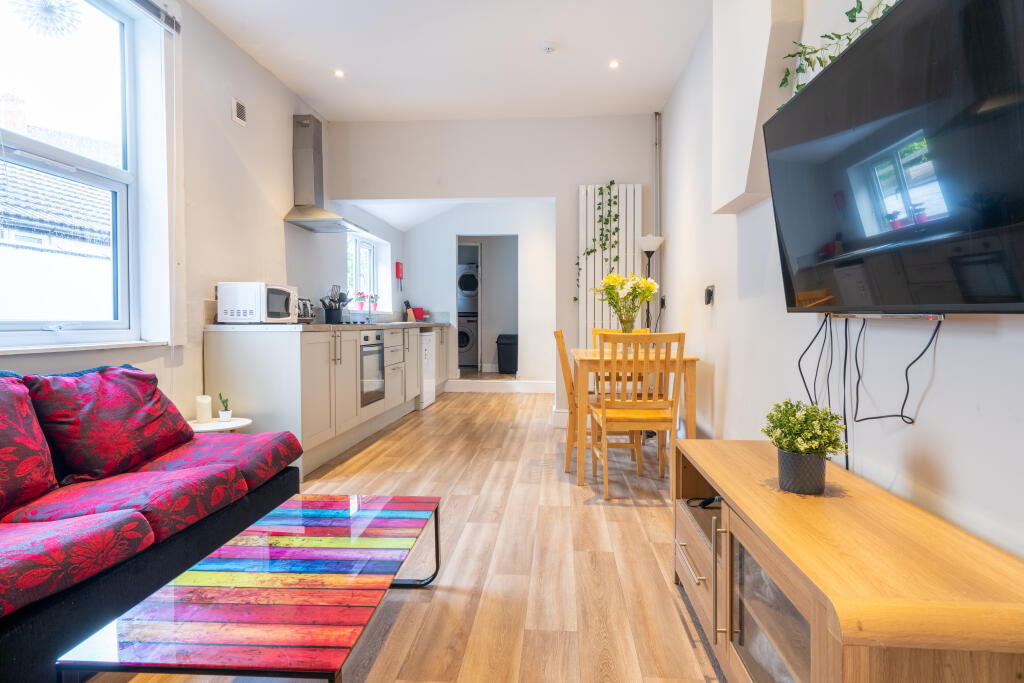 Main image of property: Richmond Road - Student House - 26/27