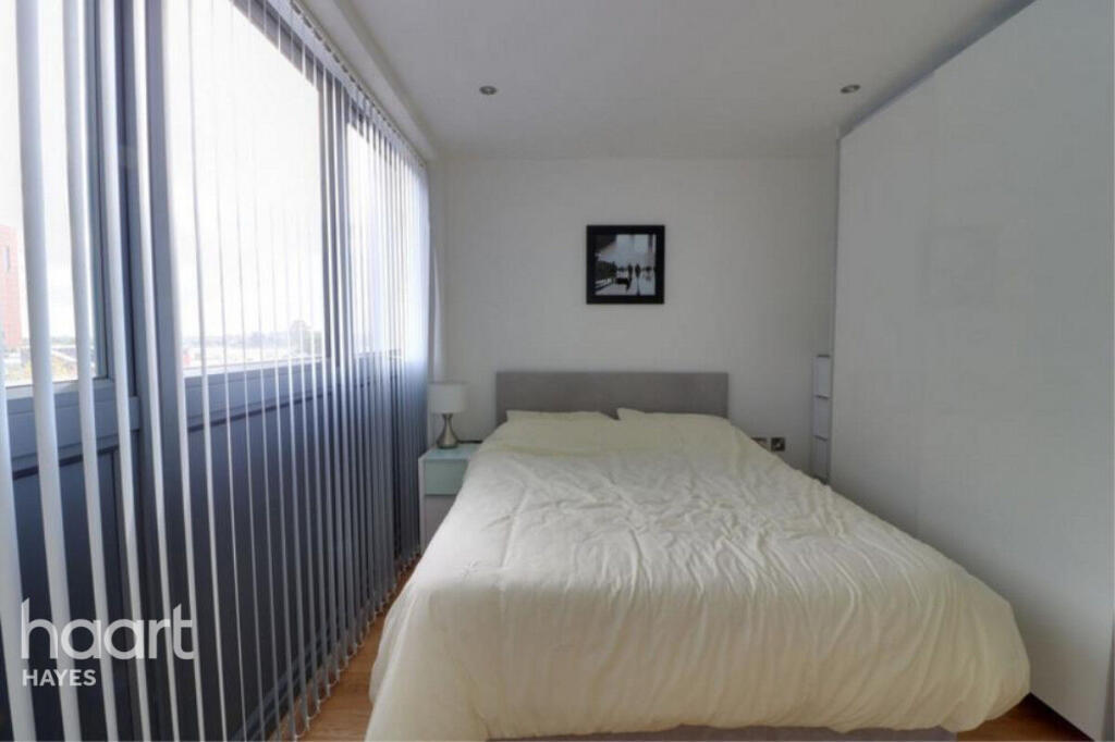 Apartment in Southall - View 5