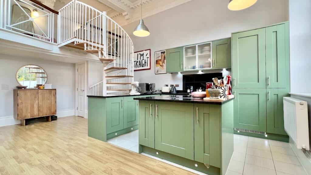 The Ridgeway, London, E4 photo 2