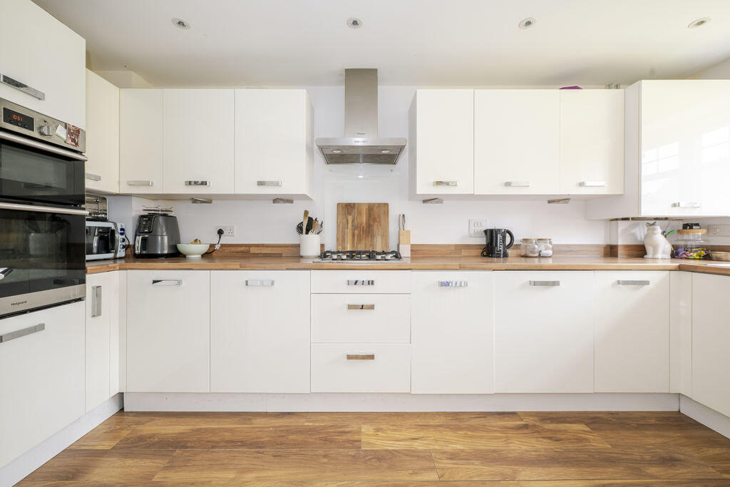 House in Wealden, Burfield Grange, Hellingly - View 2