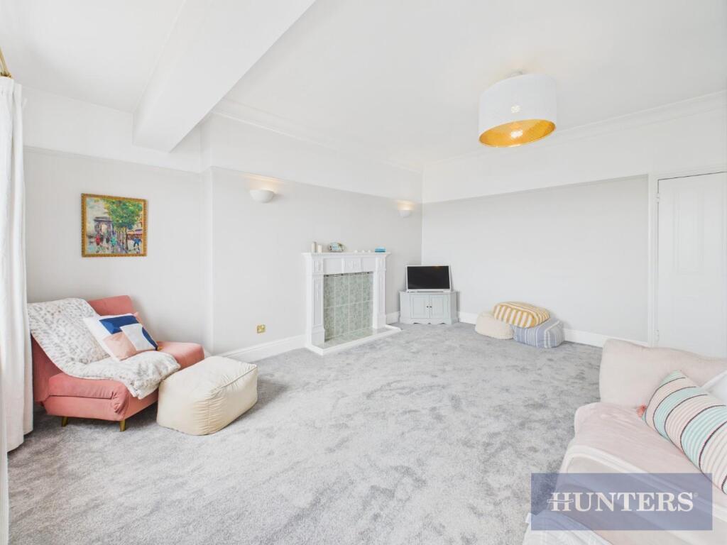 Apartment in Scarborough, St Nicholas Cliff, South Cliff - More