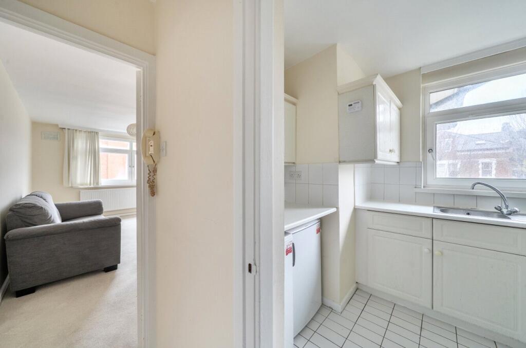 Apartment in London - View 2