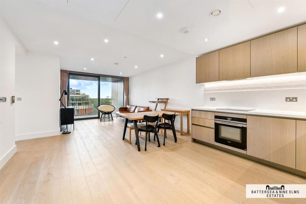 1-bed flat on Bowden House, Price of Wales Drive, £750,000