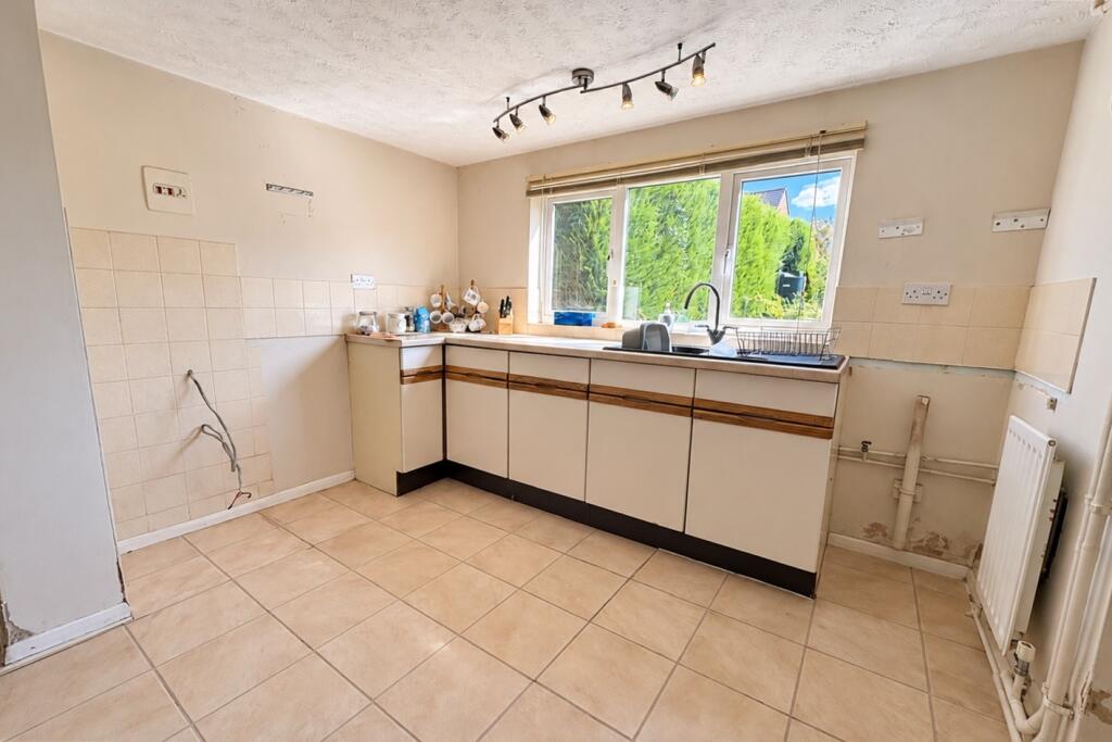 House in Eversholt, Witts End - More