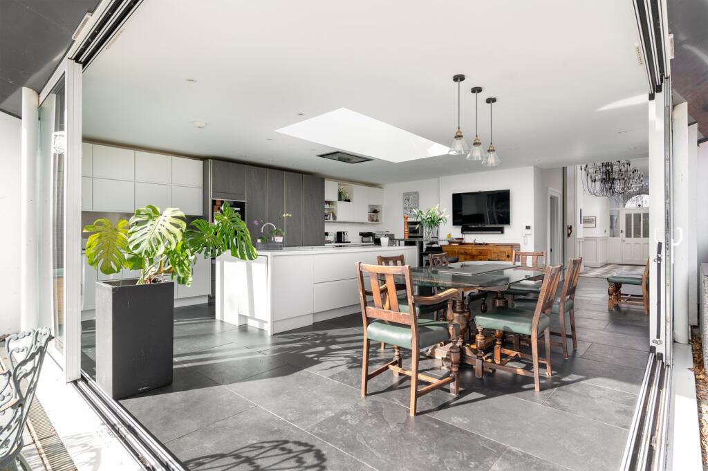 Main image of property: Goldington Road, Bedford, MK40