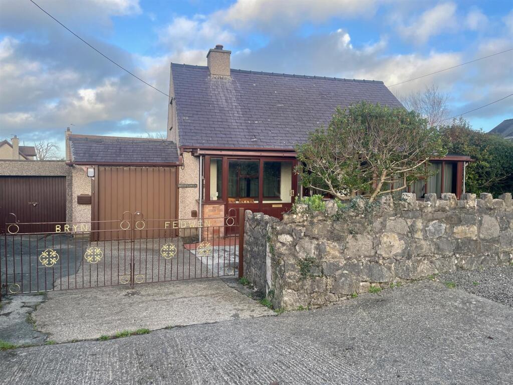 Main image of property: Rhostrehwfa, Llangefni