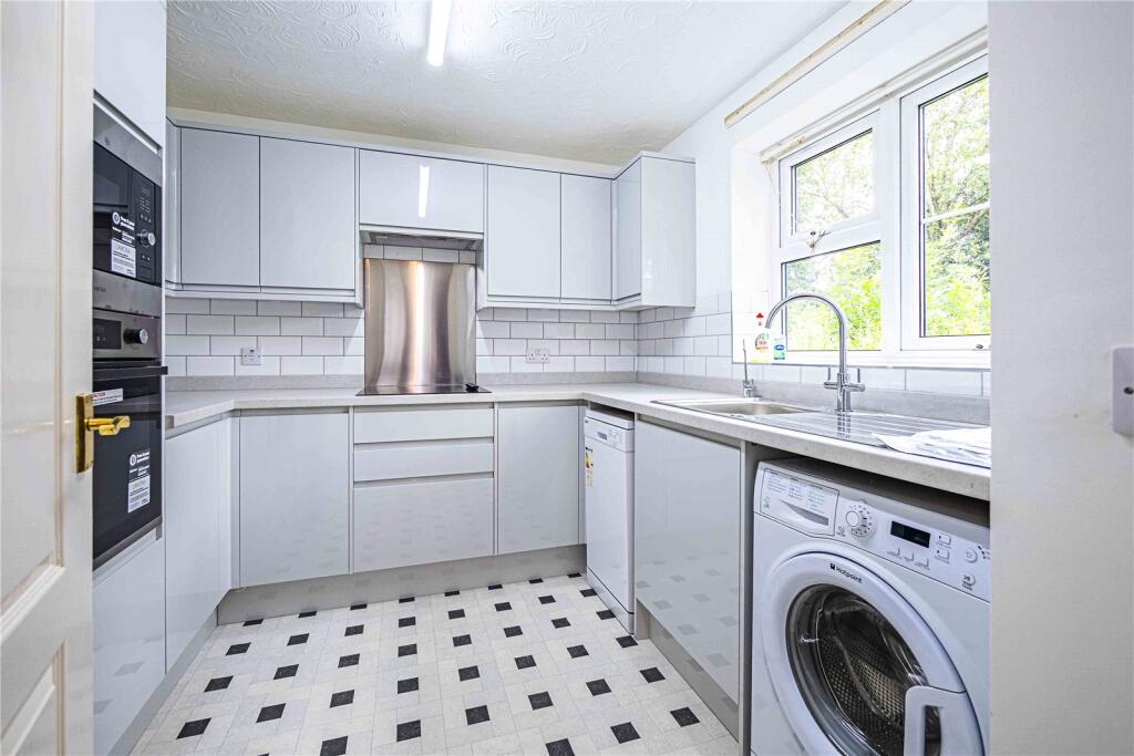 Apartment in Watford - View 2