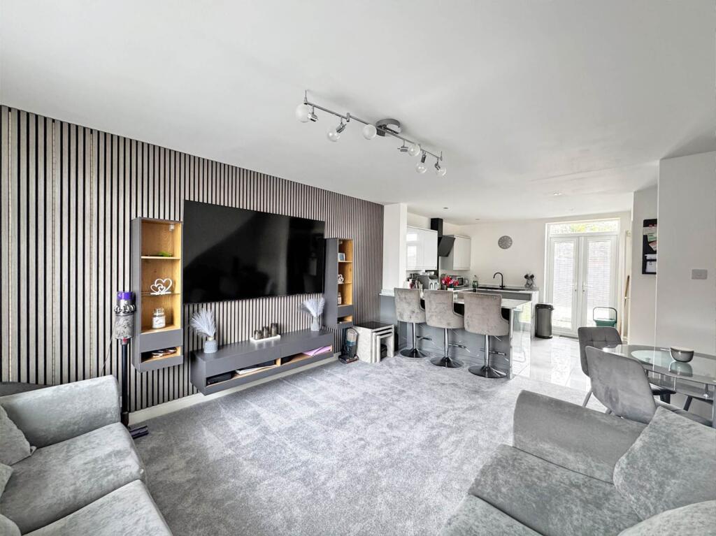 House in Oldham, Greater Manchester - View 2