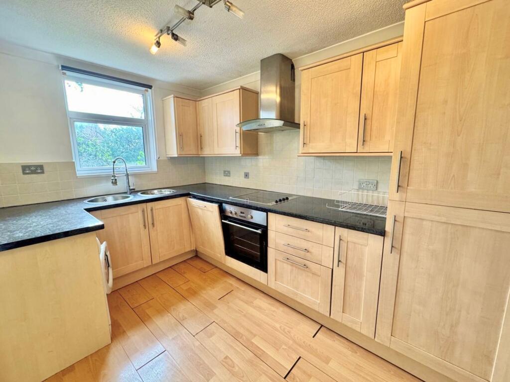 Beaulieu Road, Hythe, SO45 photo 3