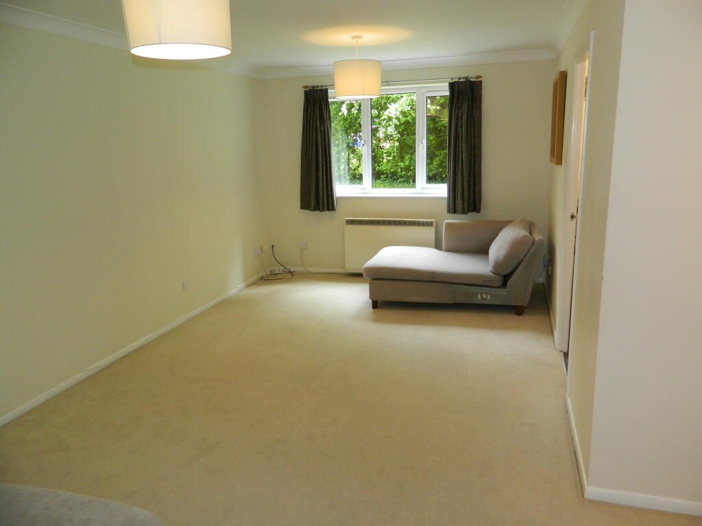 Apartment in Slough - View 3