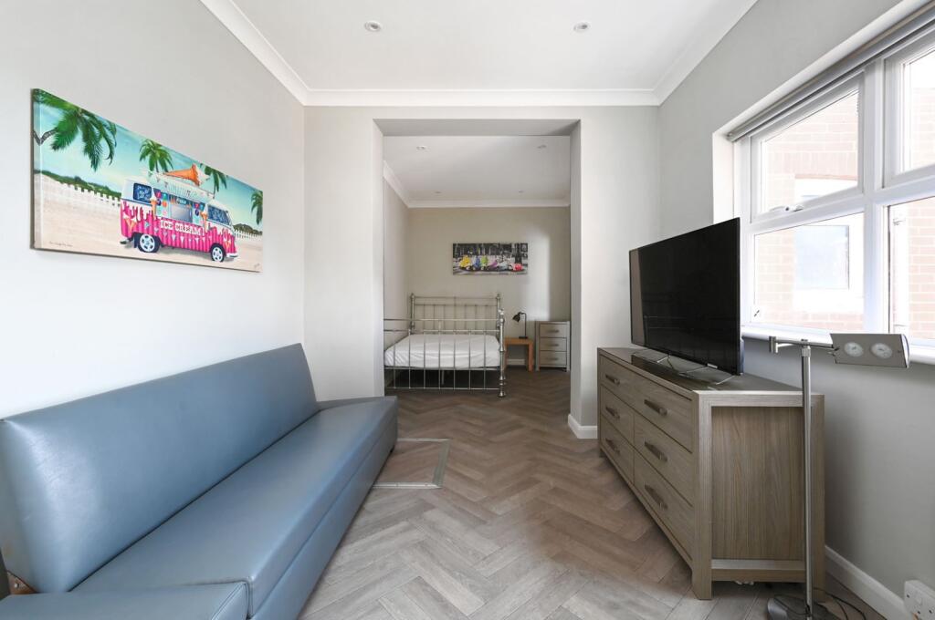 Apartment in Brighton - View 5