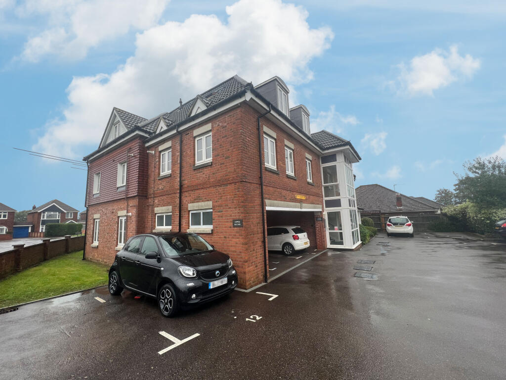 Main image of property: Lower Northam Road, Hedge End, Southampton, SO30