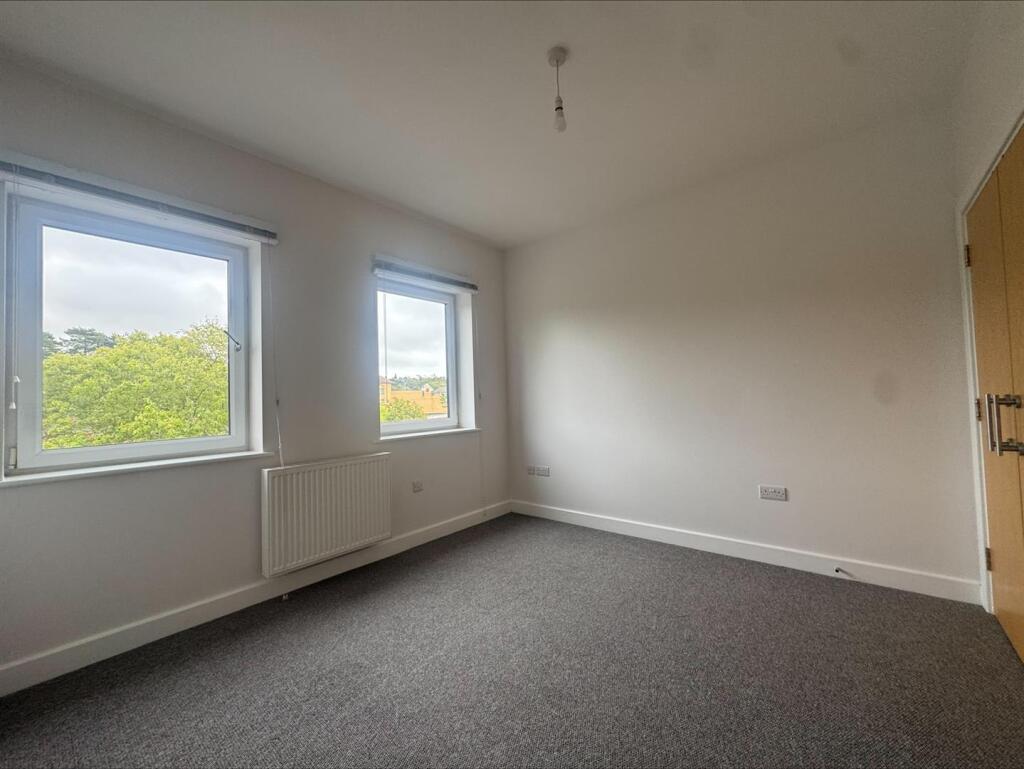 House in Surrey Heath, Old Dean - View 4