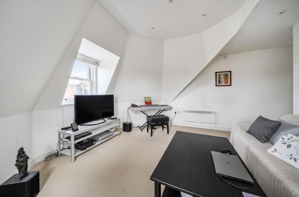 Apartment in Tunbridge Wells, Kent - More
