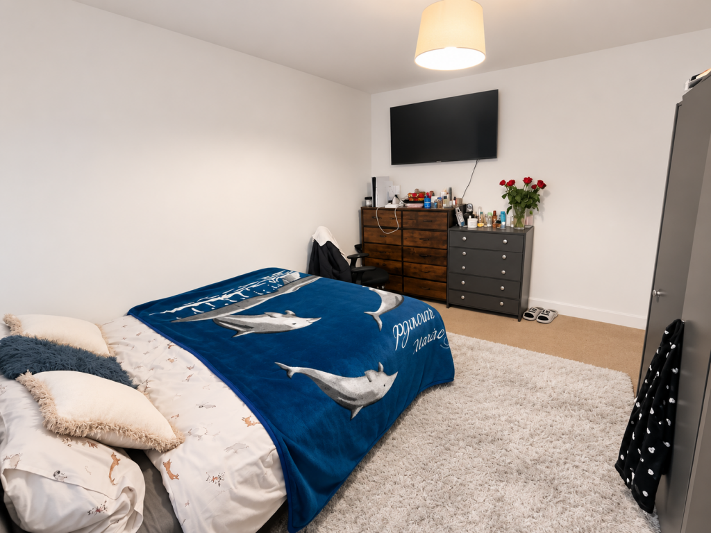 House in Woking, Sheerwater - View 4