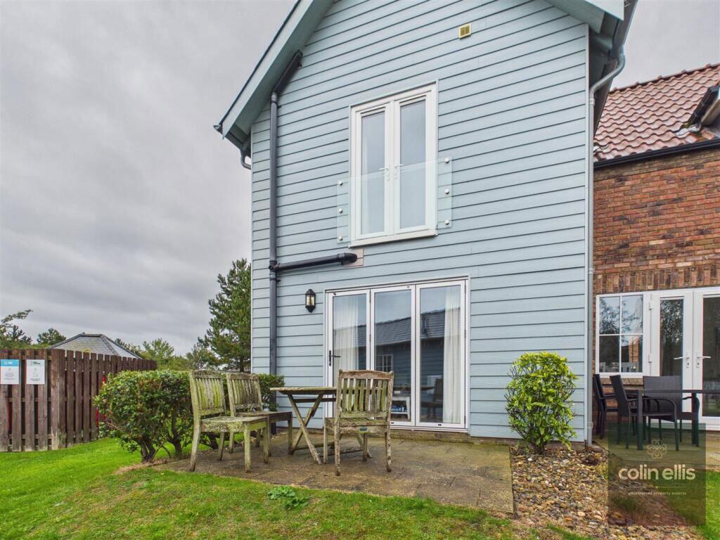 Sunrise Drive, Moor Road, Filey, North Yorkshire, YO14 9GE