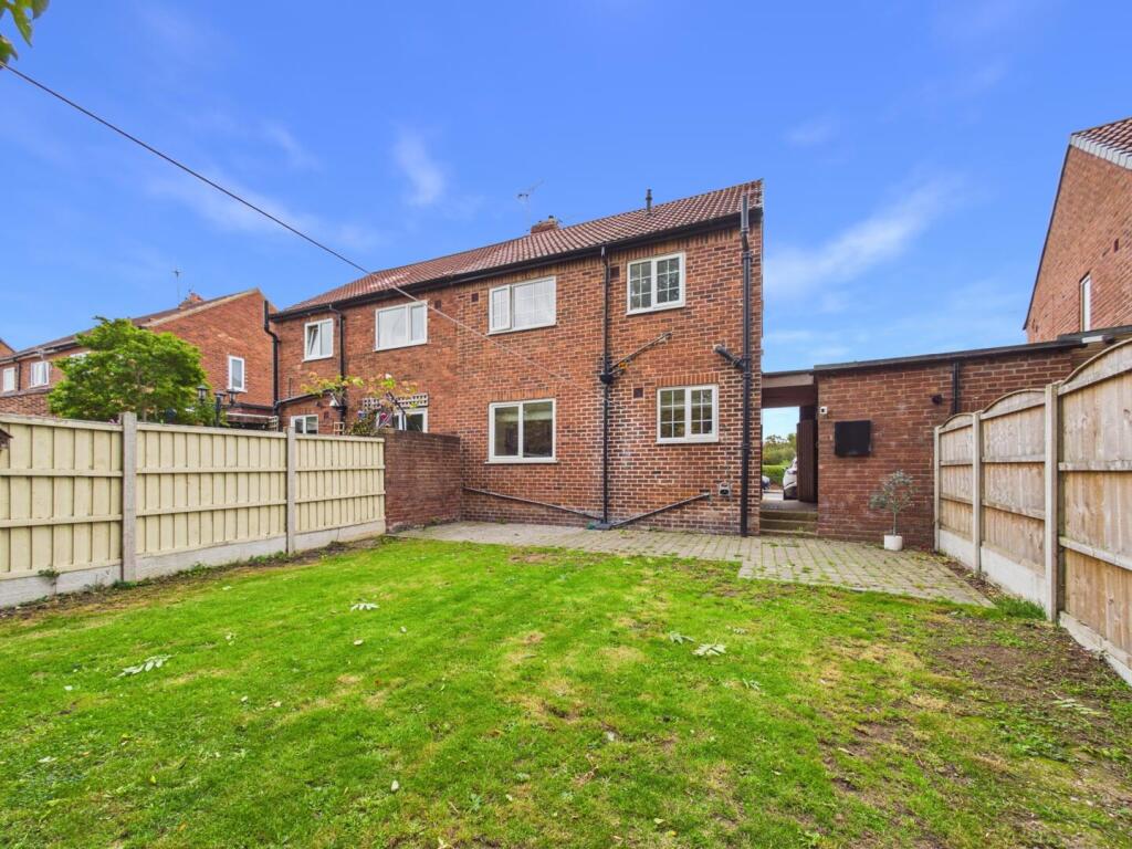 House in Wakefield, Chequerfield - View 4