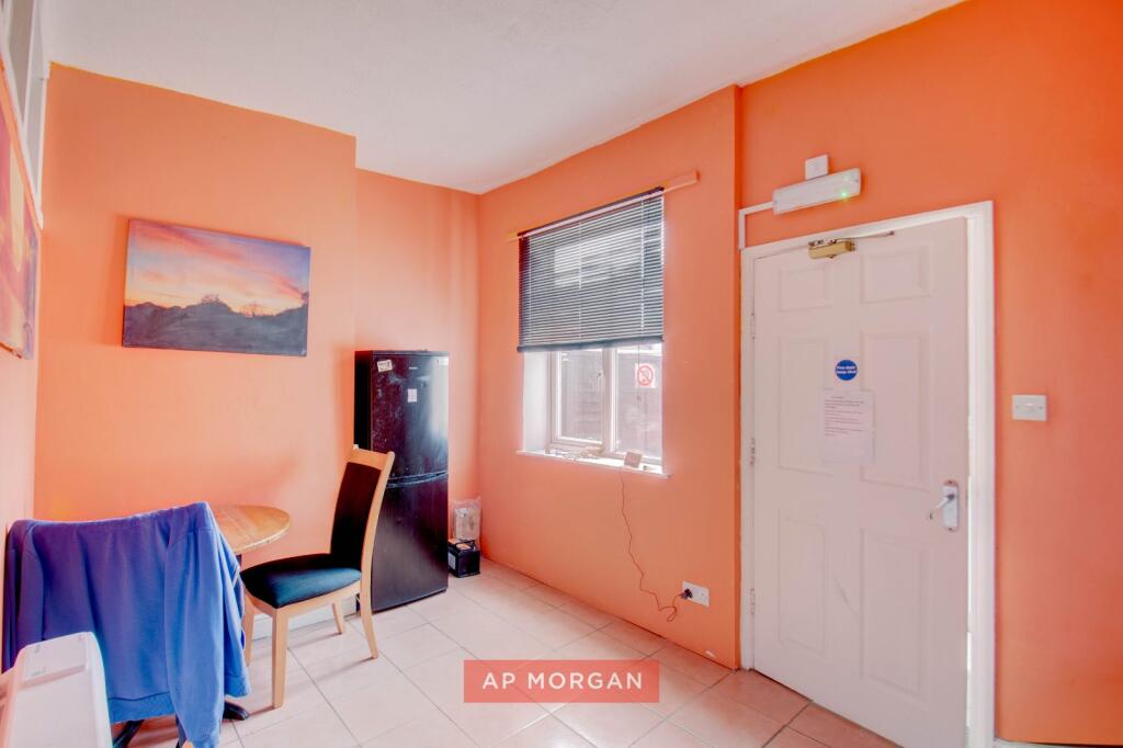 House in Redditch, Mount Pleasant, Headless Cross - View 4