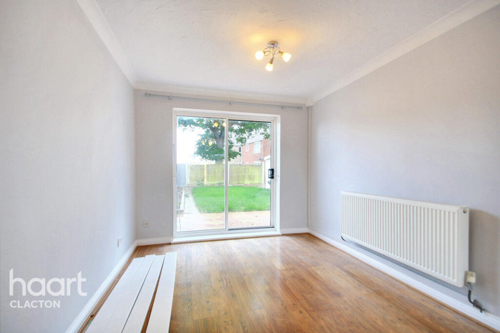 Becontree Close, Clacton-On-Sea photo 3