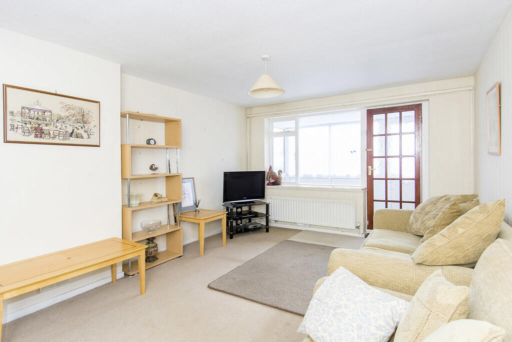 Willow Crescent, Market Harborough photo 2