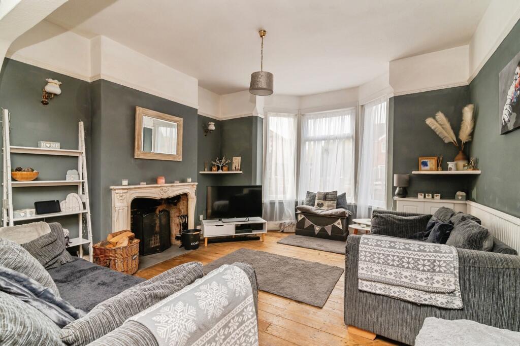 Main image of property: Shearing Hill, Gedling, Nottingham, Nottinghamshire, NG4