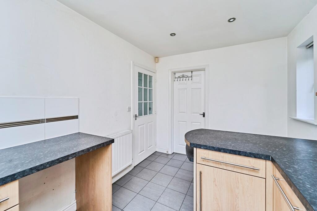 Ampleforth Drive, Willenhall, West Midlands, WV13 photo 4