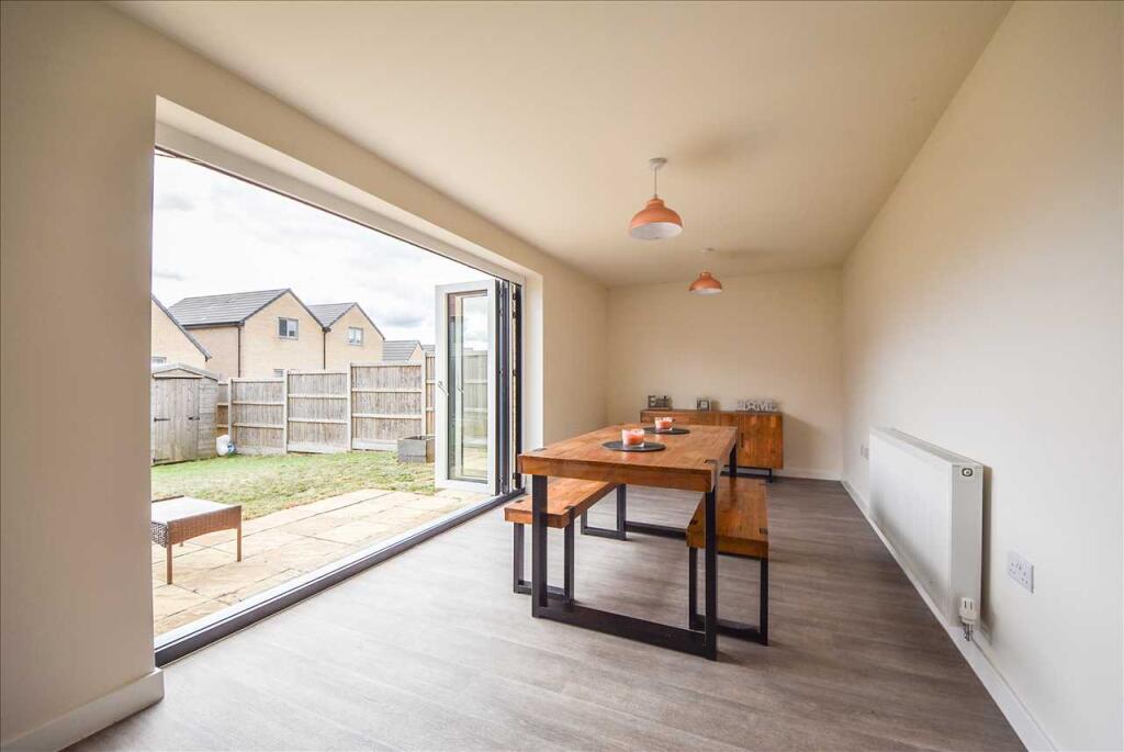 House in Northampton, Wellingborough - More