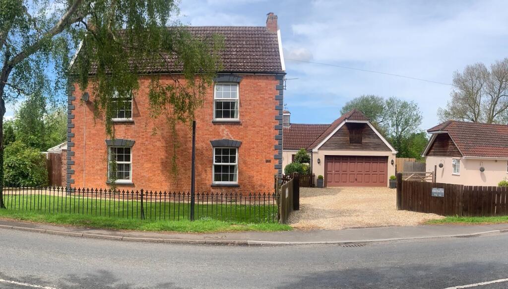 4-bed detached on Farmhouse with three annexes, West Huntspill, £775,000