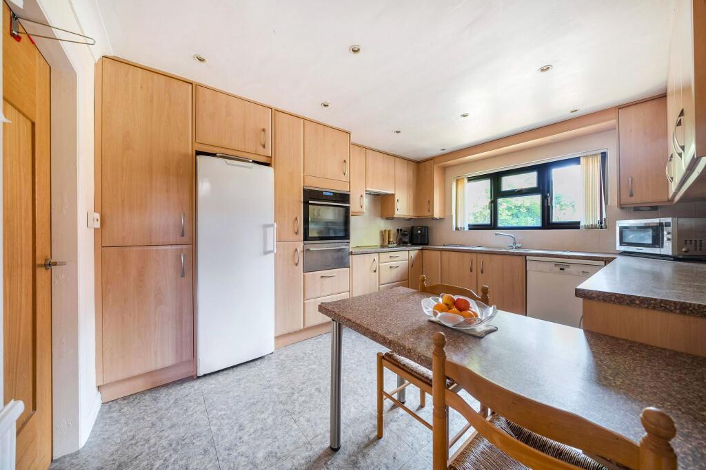 Denham Close, Winchester, SO23 photo 3