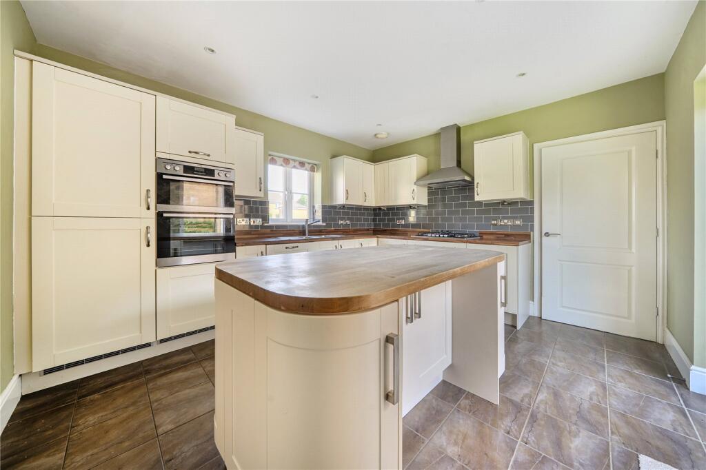 House in Oundle, North Northamptonshire - View 4