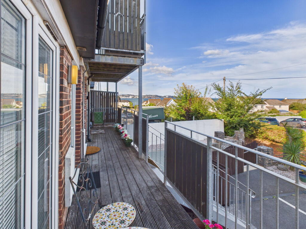 Apartment in Torquay, Torbay - View 2