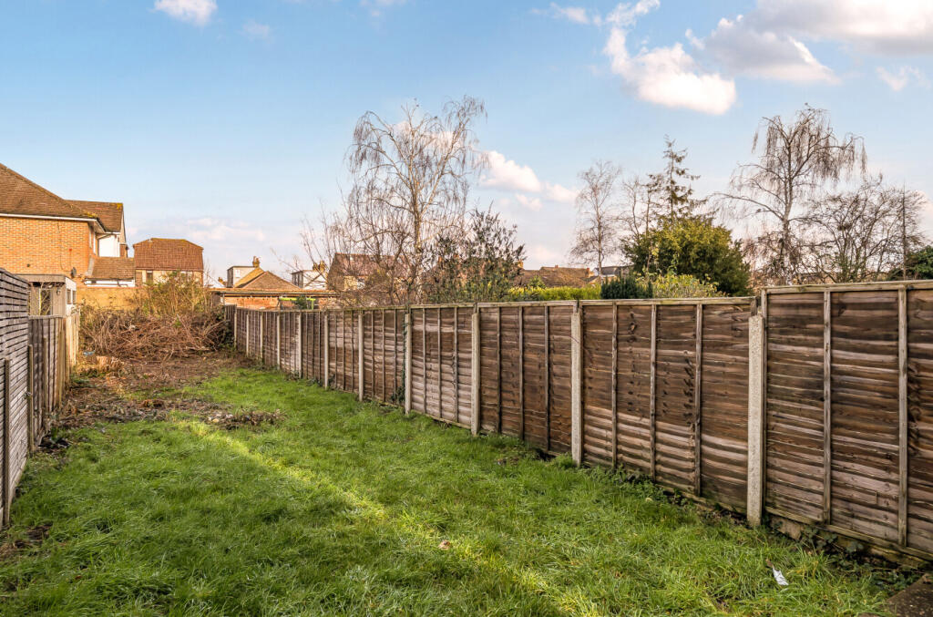 Russell Road, Walton On Thames, Surrey, KT12 photo 4