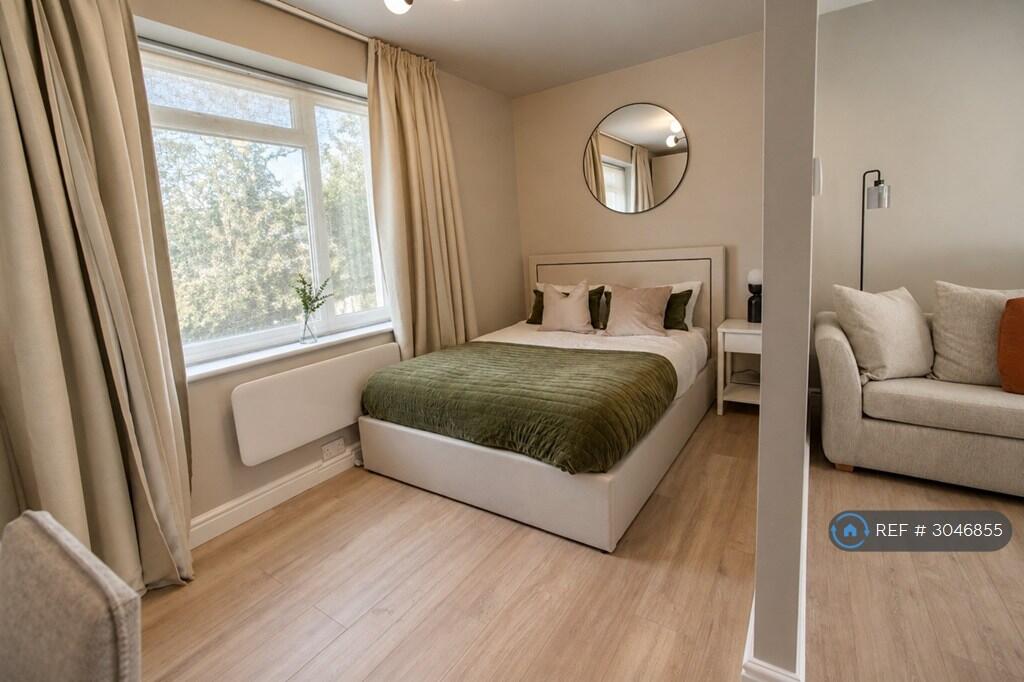 Apartment in Dunstable, Central Bedfordshire - View 5