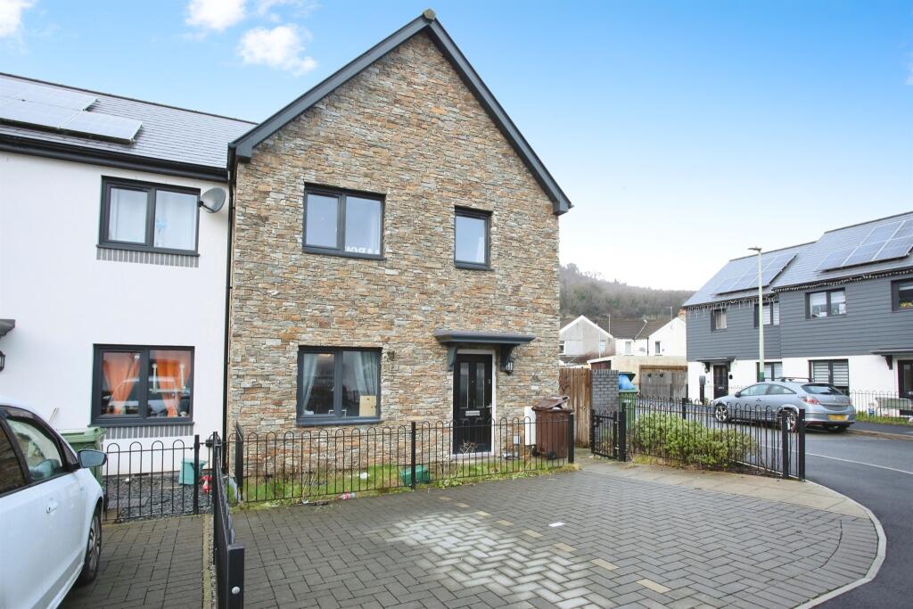 Clos Yr Hen Ysgol, Llanbradach, Caerphilly photo 2