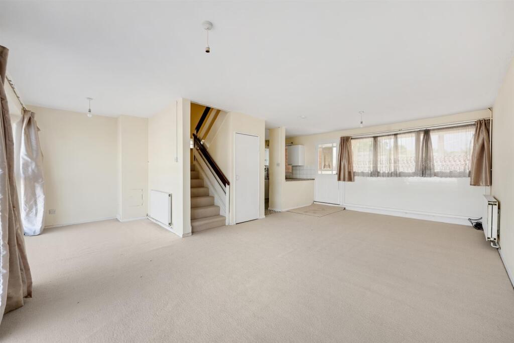 Apartment in Bromley - View 3